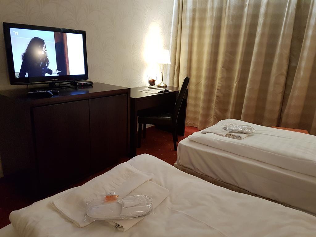 Hotel Nivy บราติสลาวา ภายนอก รูปภาพ