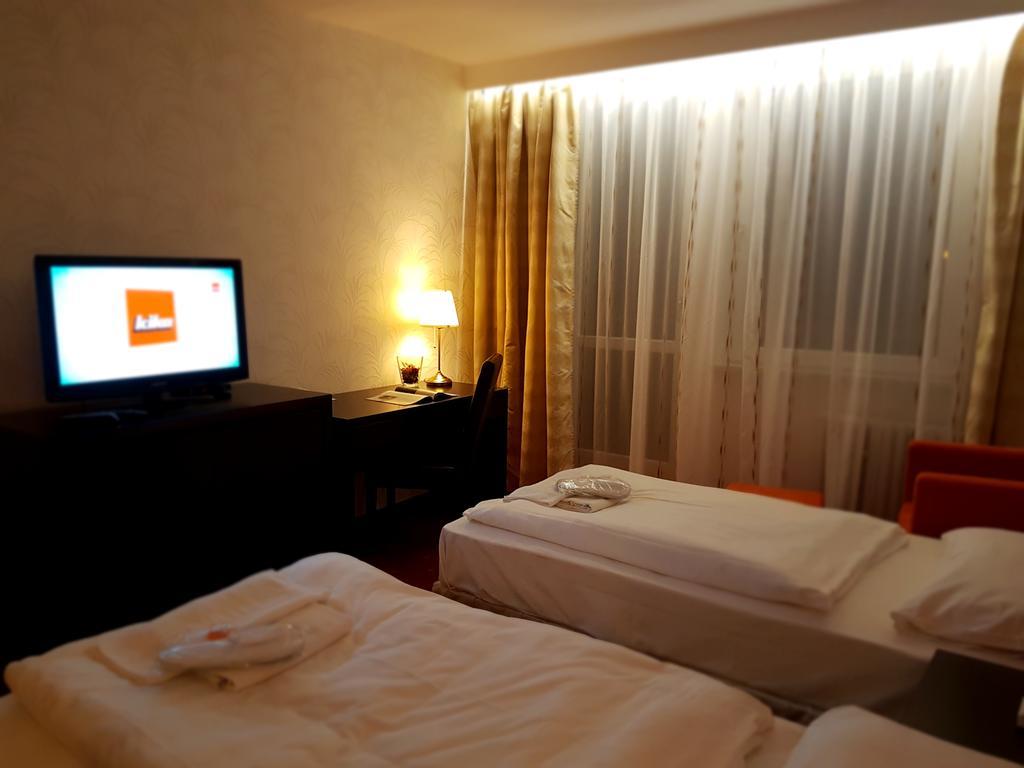 Hotel Nivy บราติสลาวา ภายนอก รูปภาพ