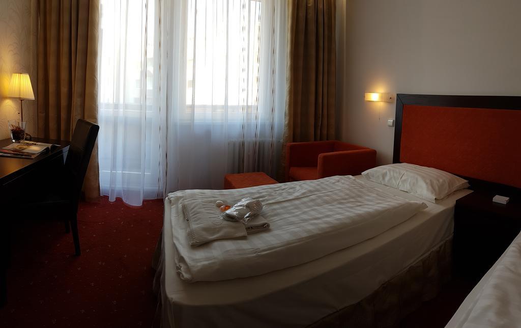 Hotel Nivy บราติสลาวา ภายนอก รูปภาพ