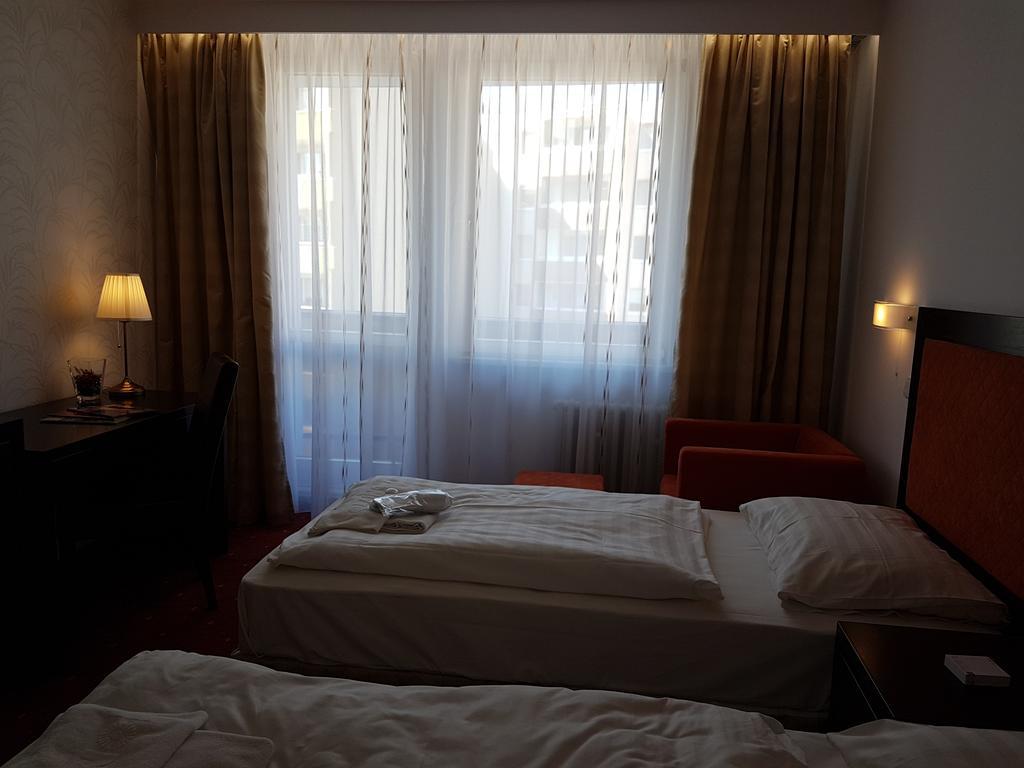 Hotel Nivy บราติสลาวา ภายนอก รูปภาพ