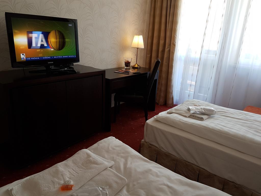 Hotel Nivy บราติสลาวา ภายนอก รูปภาพ