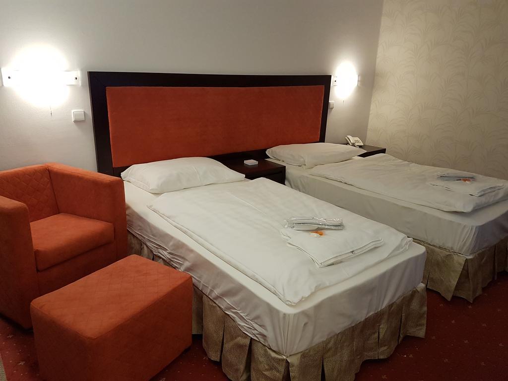 Hotel Nivy บราติสลาวา ภายนอก รูปภาพ