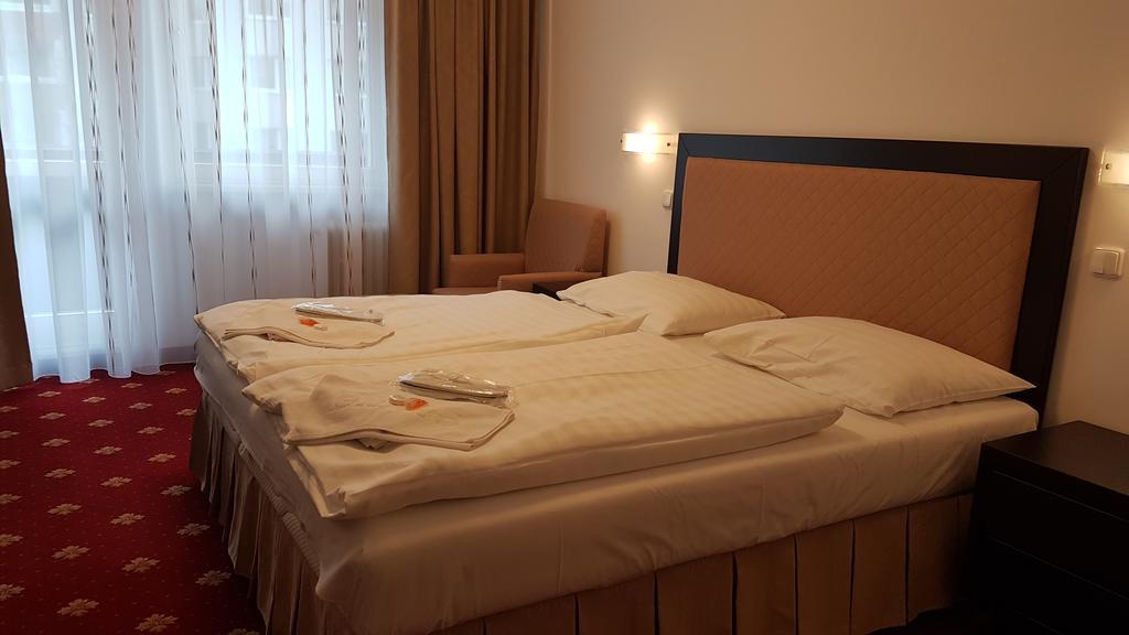 Hotel Nivy บราติสลาวา ภายนอก รูปภาพ