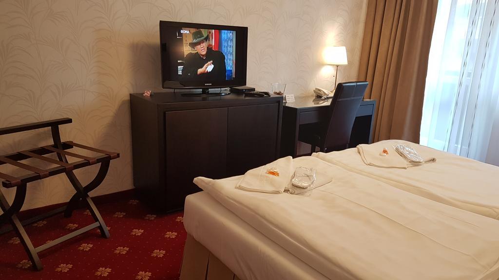Hotel Nivy บราติสลาวา ภายนอก รูปภาพ