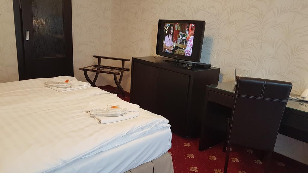 Hotel Nivy บราติสลาวา ภายนอก รูปภาพ