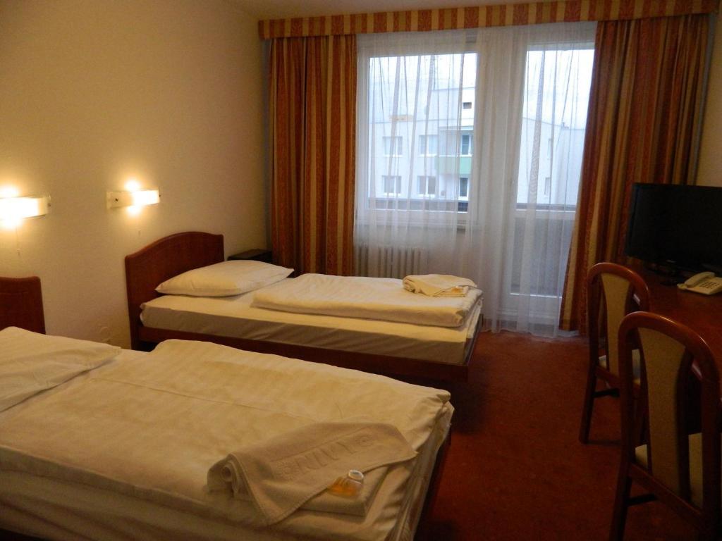 Hotel Nivy บราติสลาวา ภายนอก รูปภาพ