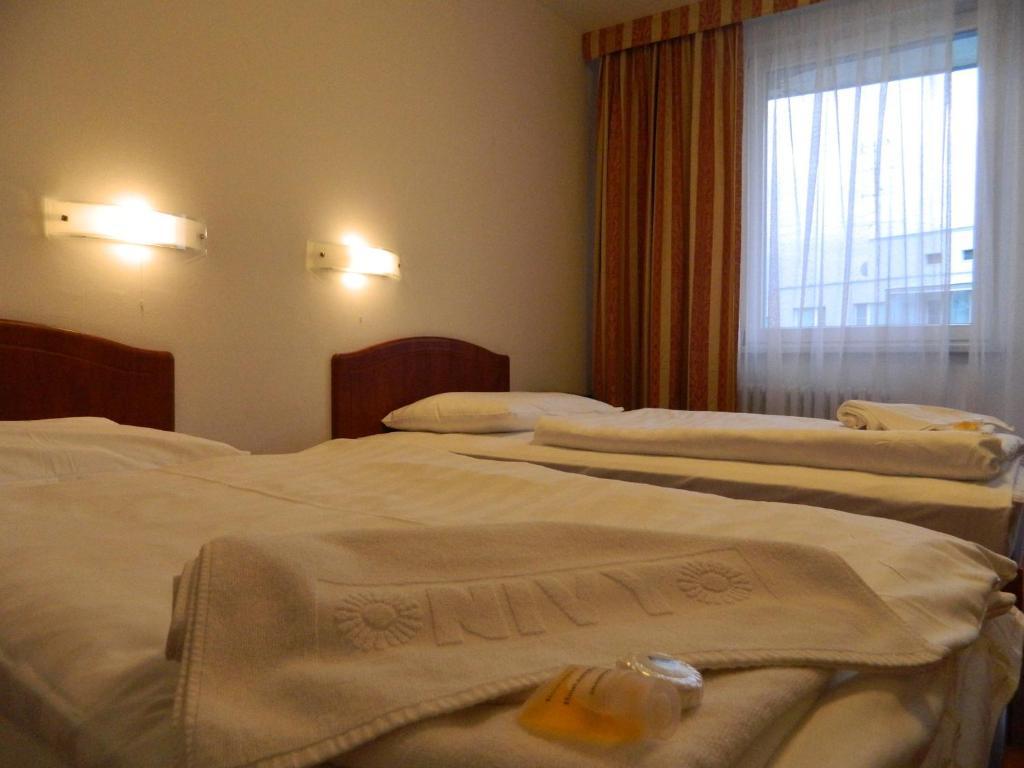 Hotel Nivy บราติสลาวา ภายนอก รูปภาพ