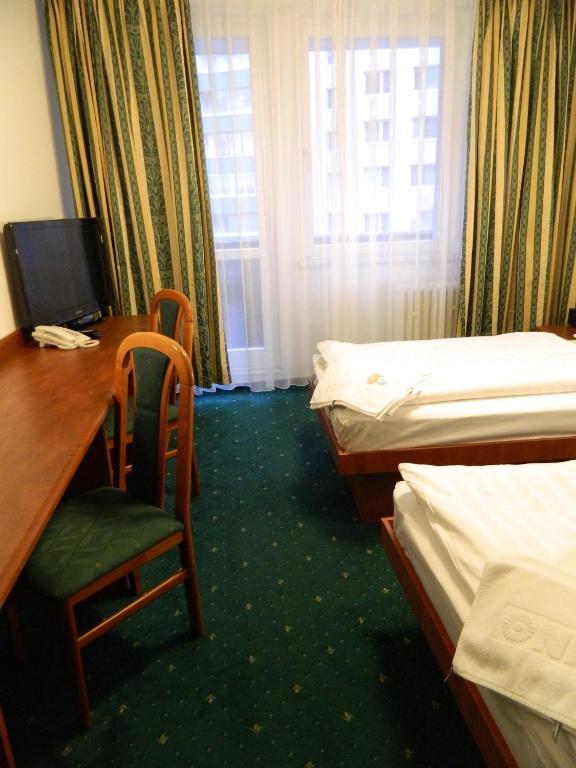 Hotel Nivy บราติสลาวา ภายนอก รูปภาพ