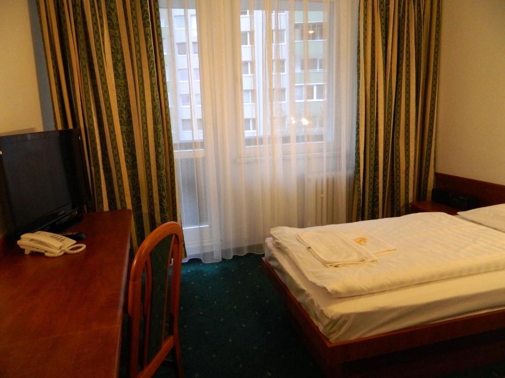 Hotel Nivy บราติสลาวา ภายนอก รูปภาพ