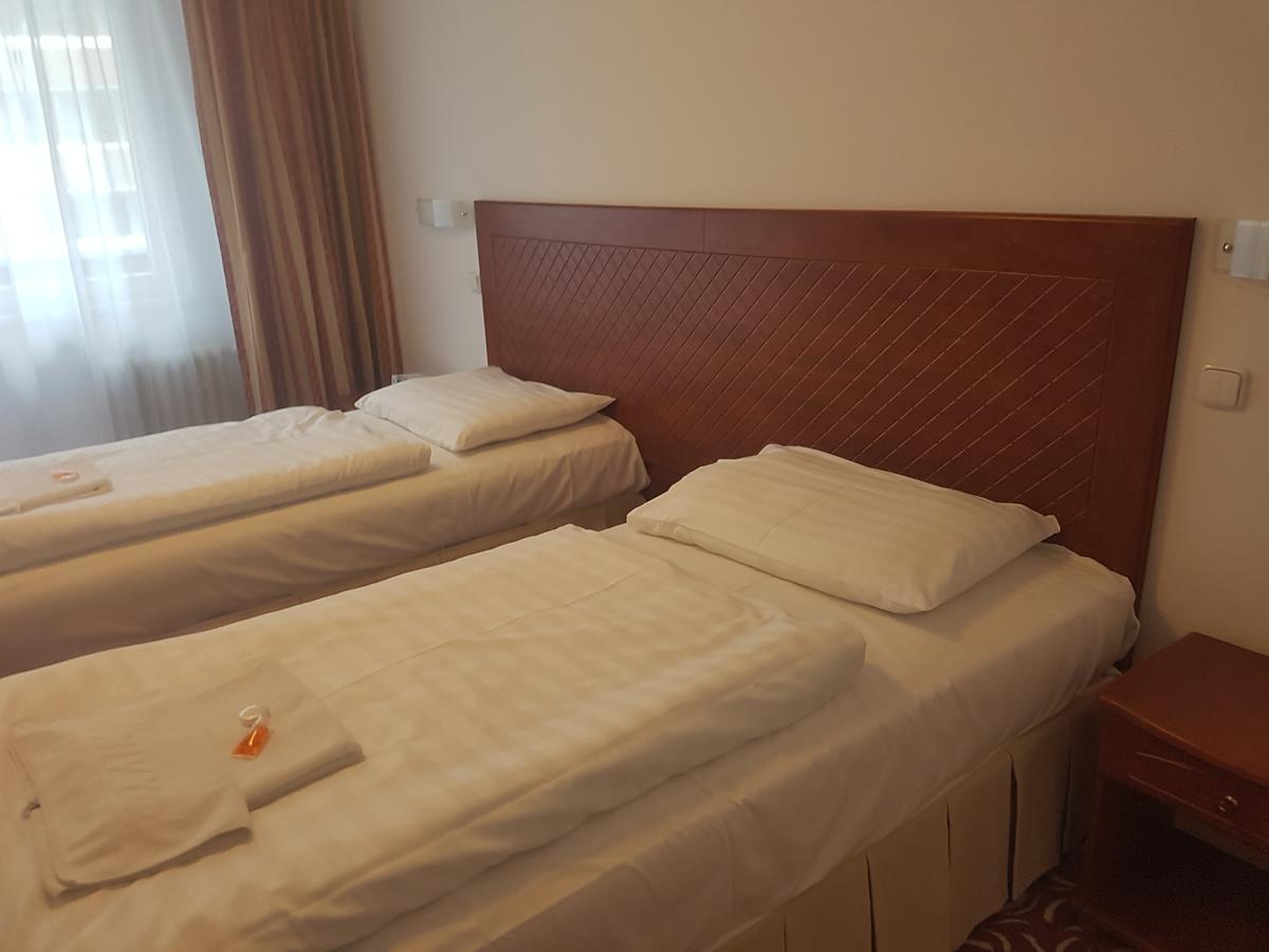 Hotel Nivy บราติสลาวา ภายนอก รูปภาพ