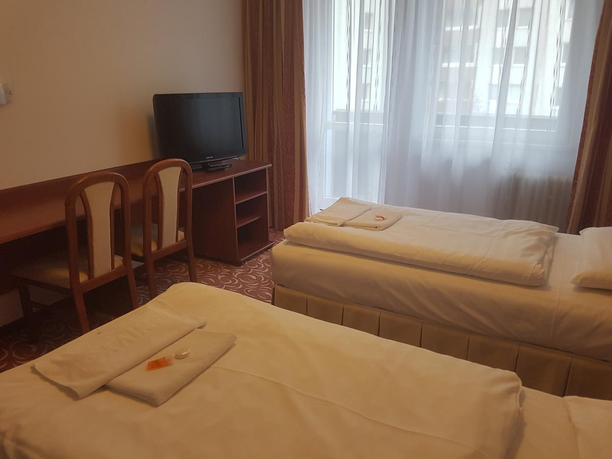 Hotel Nivy บราติสลาวา ภายนอก รูปภาพ